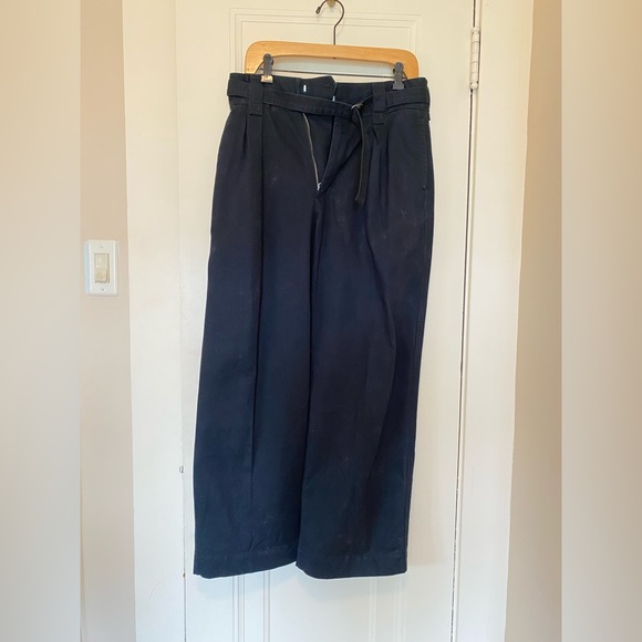 Uniqlo U Belted Pleated Wide Pants in Black - Picture 2 of 4
